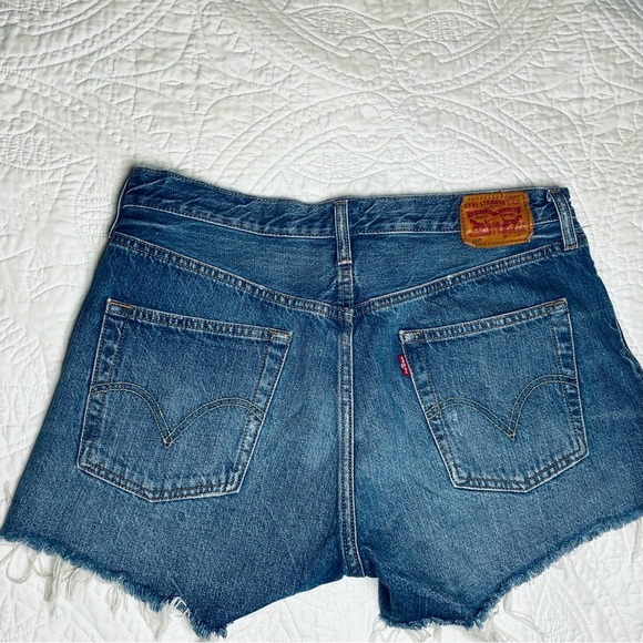Levi’s Premium Denim 501 Cutoff Jean Shorts Size 32 - Picture 3 of 9